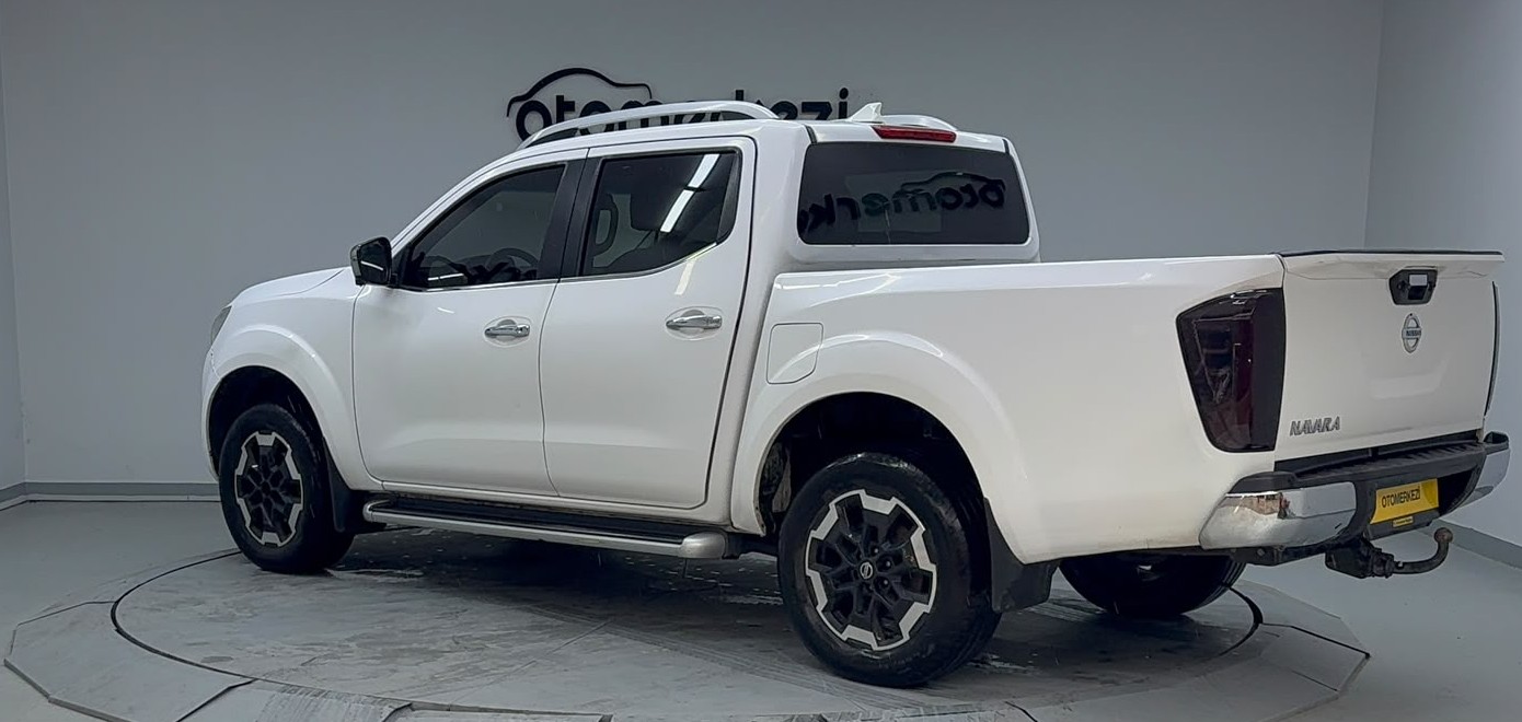 NISSAN NAVARA 4